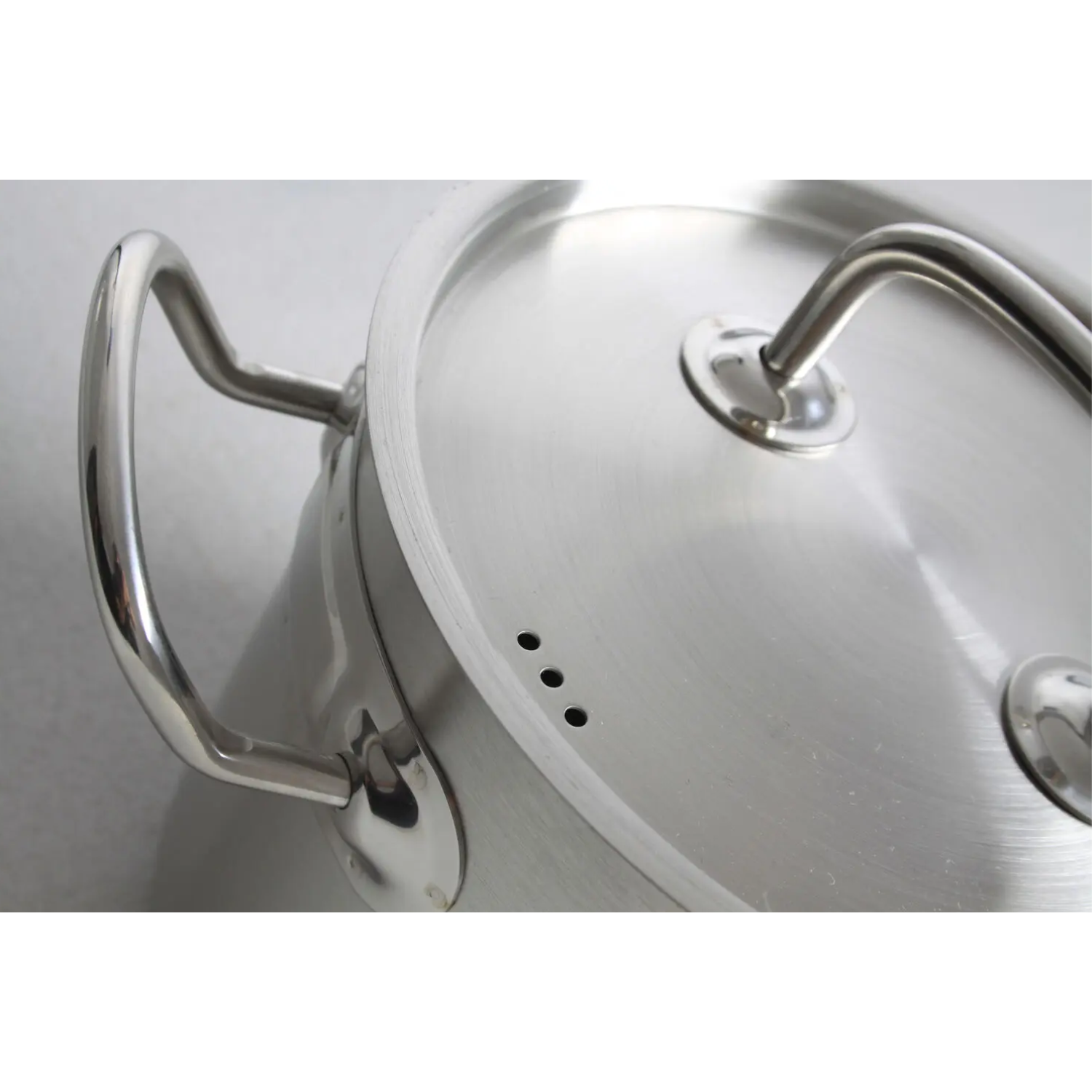 Garnek średni z pokrywką HENDI Kitchen Line 3,5L 200x(H)115mm