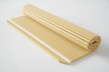 Mata Makisu do rolowania sushi Hasegawa beżowy 250x165mm Prostokątny